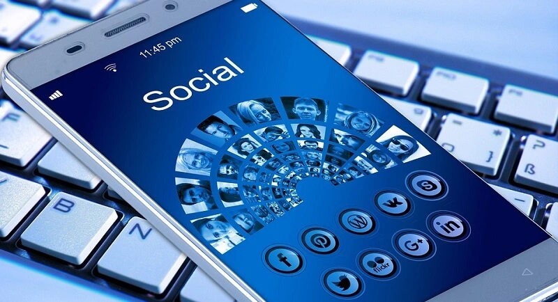 Facebook chce, abyśmy nawiązywali więcej kontaktów z osobami, których nie znamy