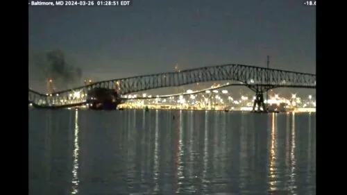 Zawalił się most w Baltimore. W konstrukcję uderzył statek (wideo)