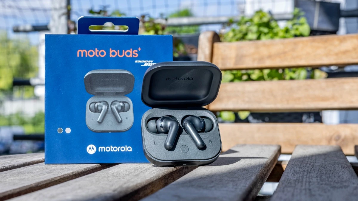 Nie tylko smartfony. Motorola zaprezentowała też nowe słuchawki moto buds