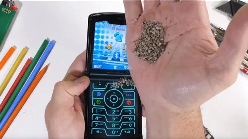 Jak prezentuje się wytrzymałość nowej Motoroli Razr? Sprawdził to popularny YouTuber