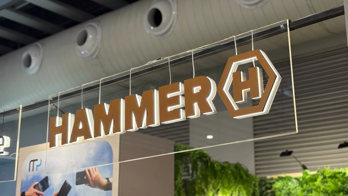 Smartfon kontra młotek i telefony jak czekoladki. Polski mPTech na MWC 2025