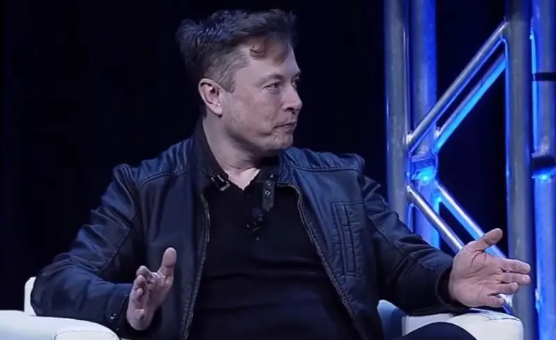 Elon Musk krytykuje Apple i jakość aktualizacji iOS