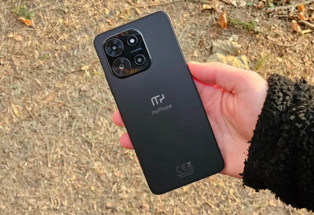 Tył myPhone N23 5G pokryto matowym szkłem