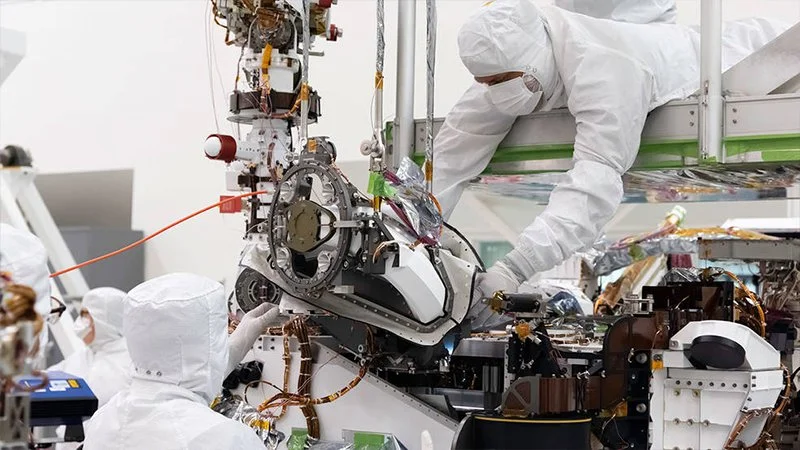 Mars 2020: NASA zainstalowała na łaziku specjalny zestaw do próbkowania skał