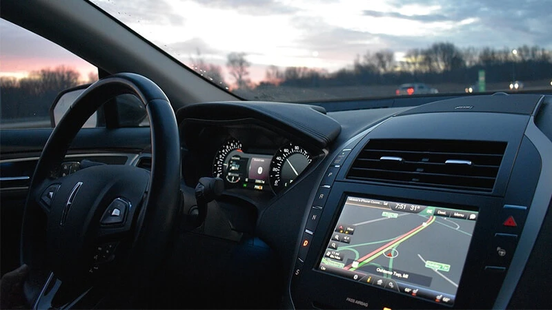 Tryb samochodowy Asystenta Google już poza USA. Skorzystamy z niego w Polsce?