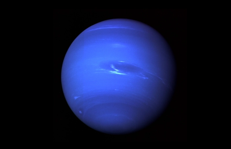 Księżyce Neptuna „tańczą”, w niezwykły sposób unikając wzajemnej kolizji [wideo]