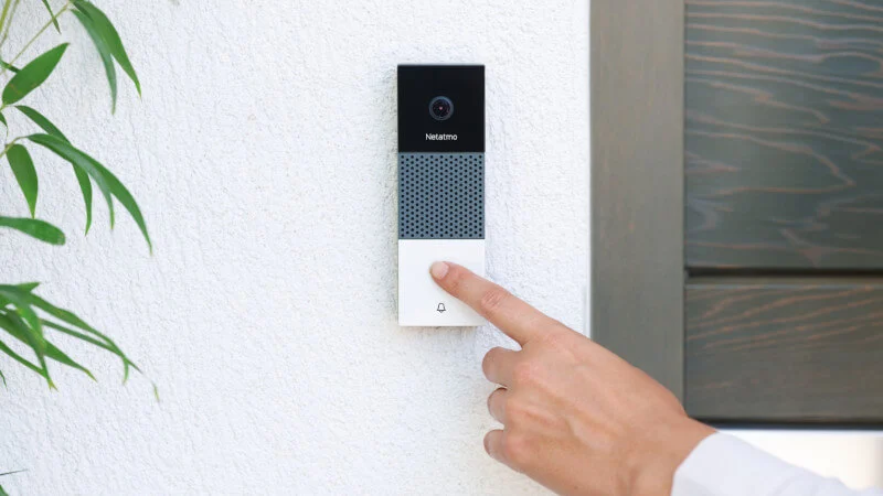 Smart wideodzwonek Netatmo. Sposób na kurierów, akwizytorów i gości
