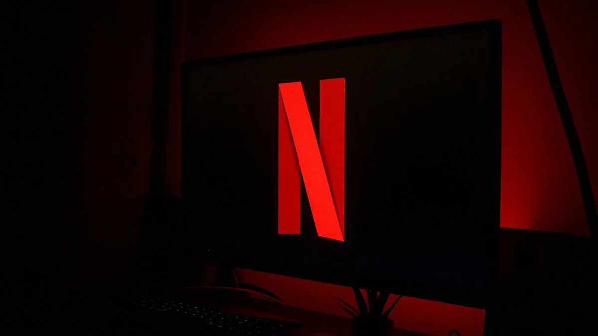 Netflix anuluje długoletnie subskrypcje i każe płacić więcej