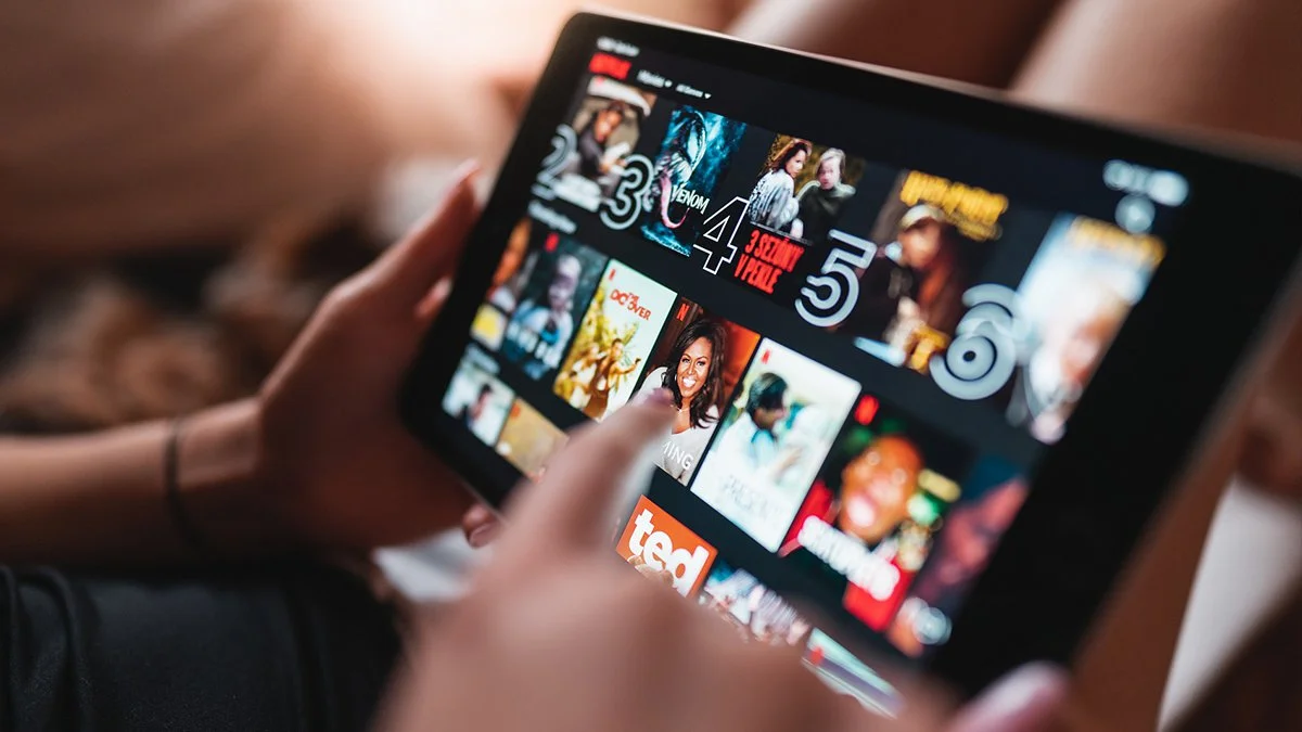 Netflix planuje publikować odcinek serialu co tydzień. To kres ery binge-watchingu?