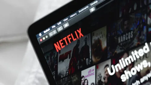 Netflix pójdzie na łatwiznę? Seriale może zacząć pisać sztuczna inteligencja