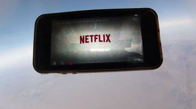 Netflix wystrzelił w kosmos smartfon z włączonym serialem
