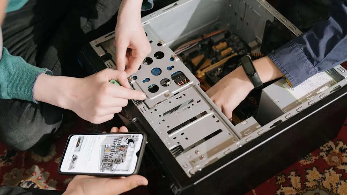 Nie wyrzucaj starego komputera. 8 rewelacyjnych pomysłów na to, co z nim zrobić