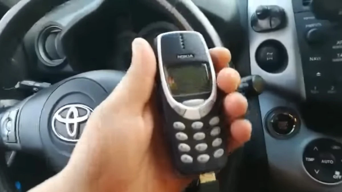 Nokia 3310 używana do kradzieży aut. 15 sekund i pojazd znika