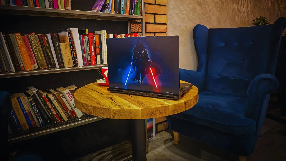 Nowe laptopy od Polaków z Hyperbook. Spersonalizujesz je przy zakupie