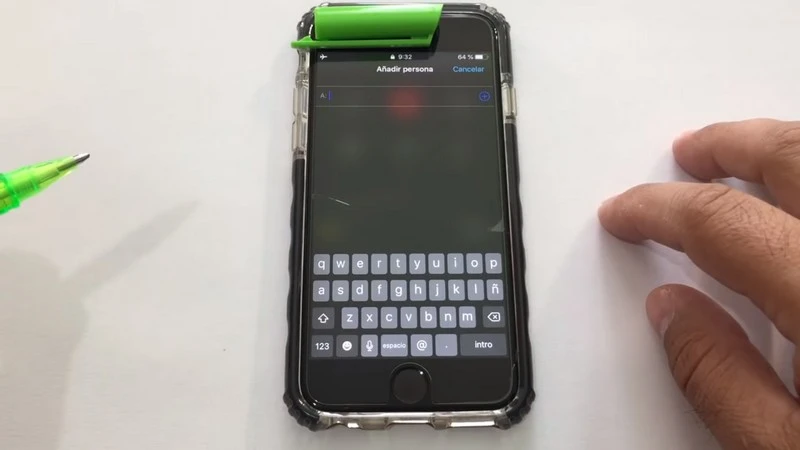 Kolejna wersja iOS zostaje wydana i już można się włamać do listy kontaktów na czyimś iPhone