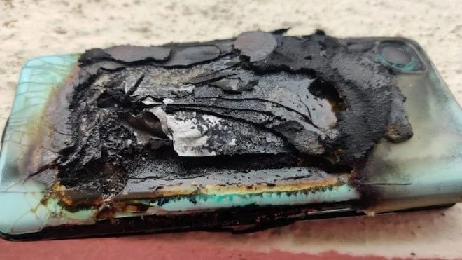 OnePlus Nord 2 wybuchł w torebce. Producent bada sprawę