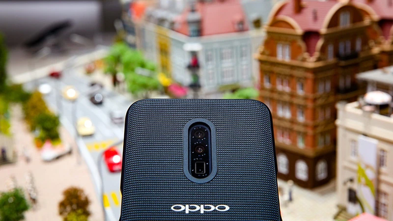 Oppo prezentuje pierwszy na świecie moduł aparatu z 10x bezstratnym zoomem i przygotowuje się do 5G