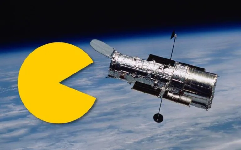 Kosmiczny Teleskop Hubble’a uchwycił na zdjęciu kosmicznego Pac-Mana