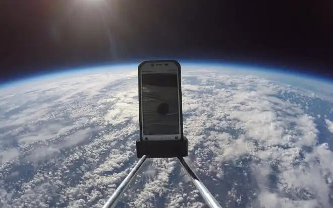 Panasonic wykonał droptest tabletów ze… stratosfery (wideo)