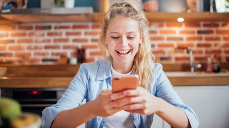 Sprzedaż smartfonów spadła, ale dochody ze sprzedaży wzrosły. Dlaczego?