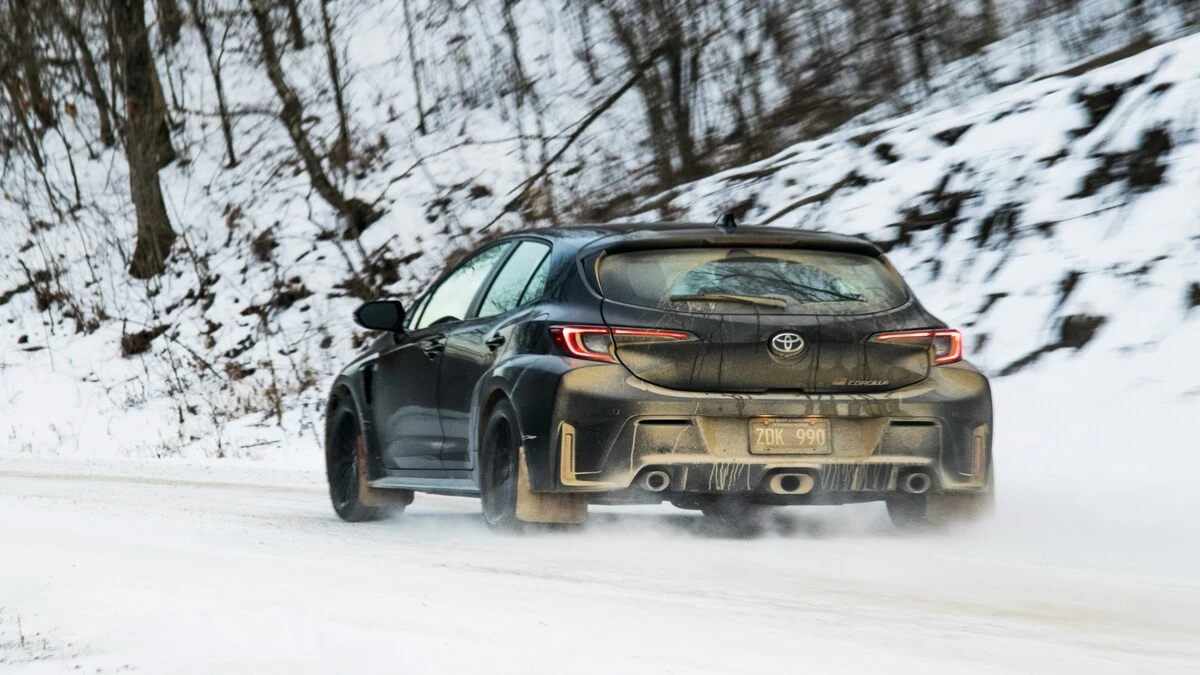 Szczyt absurdu. Toyota i Lexus niespodziewanie wyłączają funkcję, która ułatwiała życie kierowcom