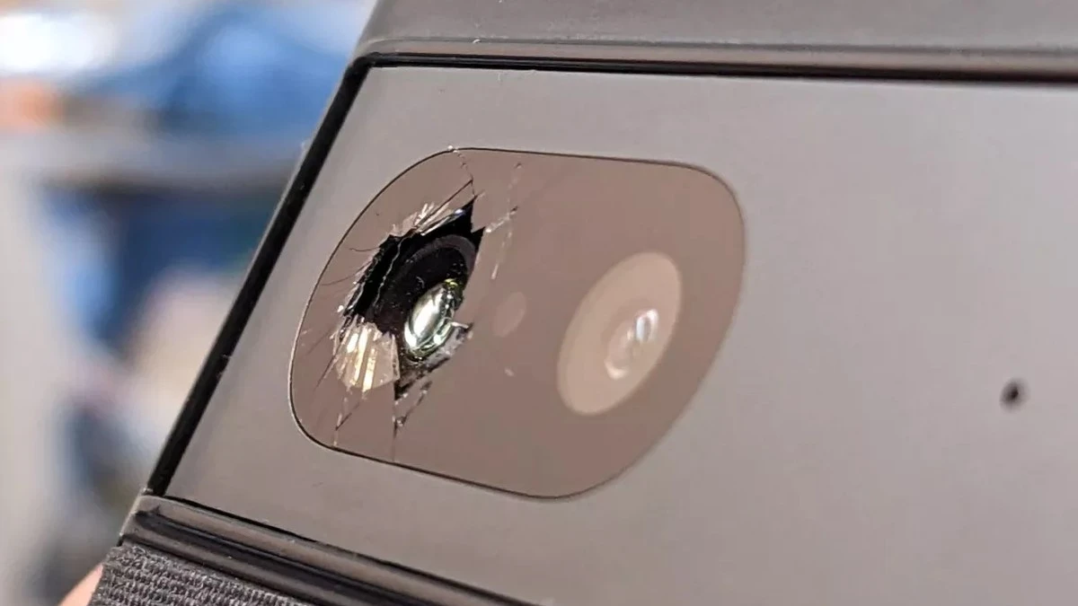 Tradycji stało się zadość. Szybka aparatów w Google Pixel 7 samoczynnie pęka