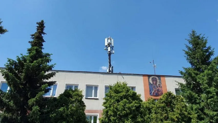 W Polsce przybywa masztów, a promieniowanie elektromagnetyczne spada. Co się dzieje?