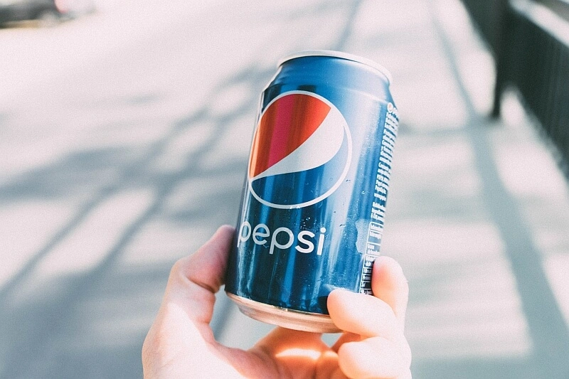 Pepsi zastąpi plastikowe butelki puszkami
