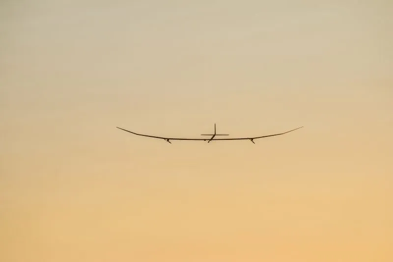 Dron, który może latać rok bez przerwy ukończył dziewiczy lot