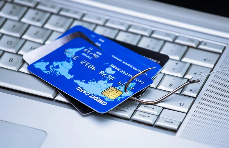 Jak hakerzy kradną dane kart płatniczych? Poznaj ich metody i sprawdź, jak się chronić