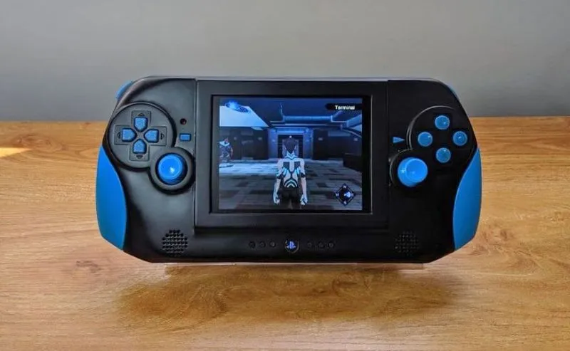 Ktoś zbudował przenośne PlayStation 2. Też możecie to zrobić!