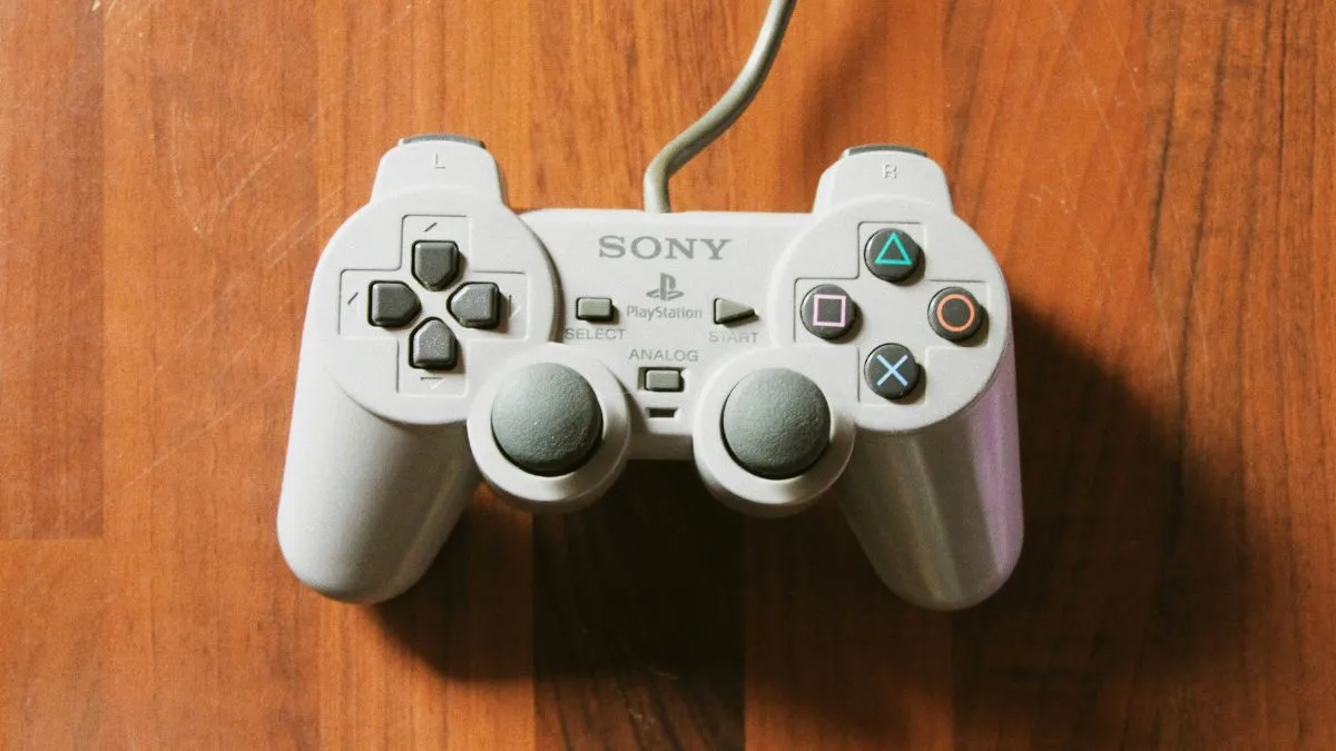 Konsola ukryta w padzie. PlayStation 1 miało dostać absurdalną wersję