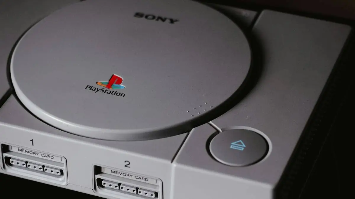 PlayStation przerobione na funkcjonalny komputer. Nietypowe dzieło