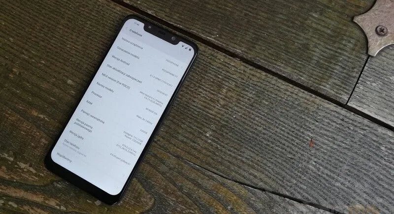 Pocophone F1 nie taki idealny. Użytkownicy zgłaszają problemy z podświetleniem ekranu