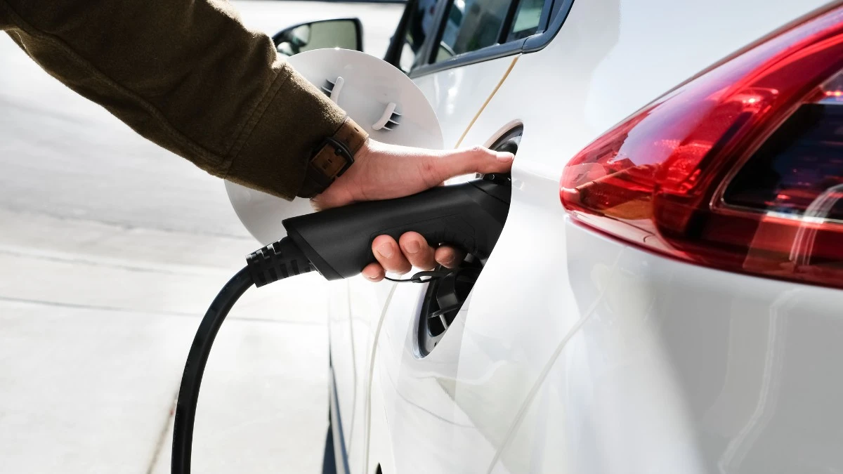 Nowy podatek od aut elektrycznych. Kierowcy zapłacą za każdy kilometr