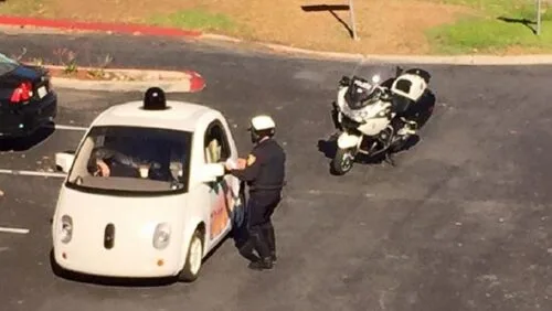 Autonomiczny samochód Google zatrzymany przez policję