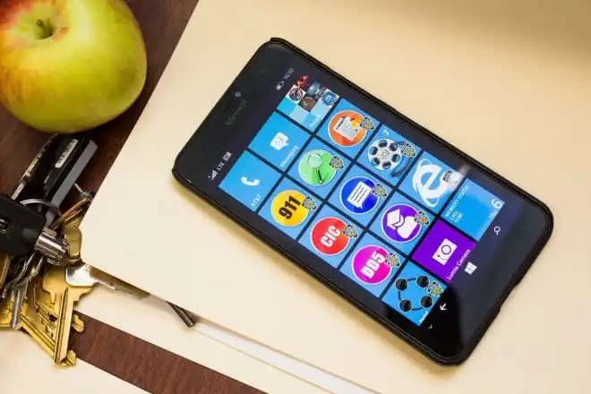 Nowojorska policja wykorzystuje smartfony do łapania przestępców. Postawiono na urządzenia od Microsoftu