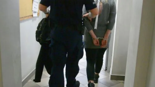 polka podpaliła drzwi komisariatu