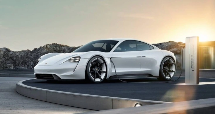 Piekło zamarzło – Porsche szykuje w pełni elektryczny samochód