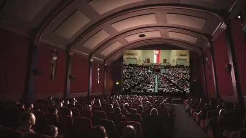 Posiedzenie Sejmu będzie można oglądać w kinie. To nie żart