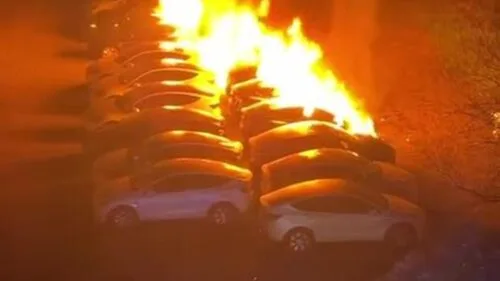 Ekoterroryści spalili 15 aut elektrycznych Tesla w Frankfurcie