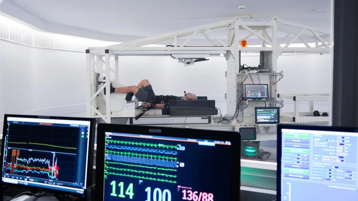 77777 złotych za 60 dni w łóżku. Bierze pan, panie Areczku?