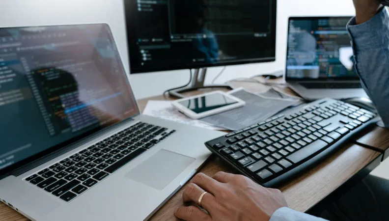 Wynagrodzenia w branży IT w Europie Środkowo-Wschodniej. Polska w czołówce