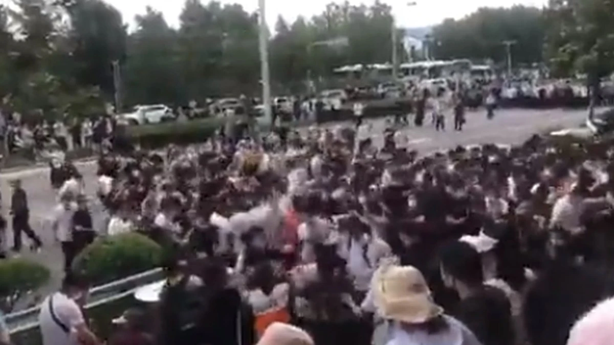 Starcia w największej fabryce smartfonów Apple. Pracownicy nie dostali pieniędzy