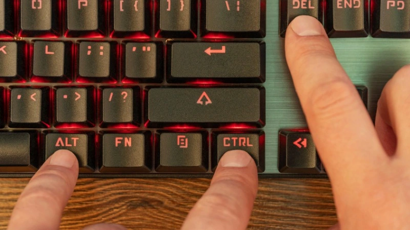 Skróty klawiszowe do aplikacji na Windows i Mac. Poznasz je dzięki tej stronie