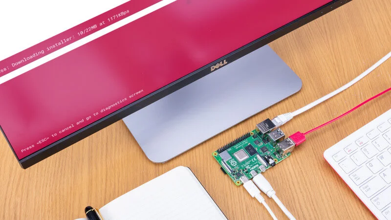 Instalacja systemu wprost z sieci na Raspberry Pi, nie trzeba dodatkowego PC. Jest haczyk