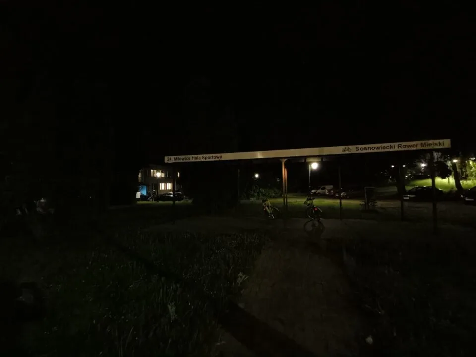Realme 12+ - noc - aparat ultraszerokokątny - tryb podstawowy