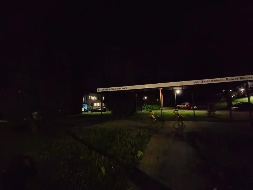 Realme 12+ - noc - aparat ultraszerokokątny - tryb nocny