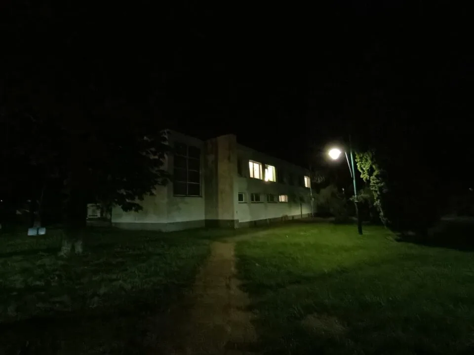 Realme 12+ - noc - aparat ultraszerokokątny - tryb podstawowy
