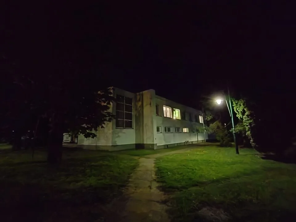 Realme 12+ - noc - aparat ultraszerokokątny - tryb nocny